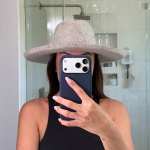 Wide Brim Felt Hat in Light Grey